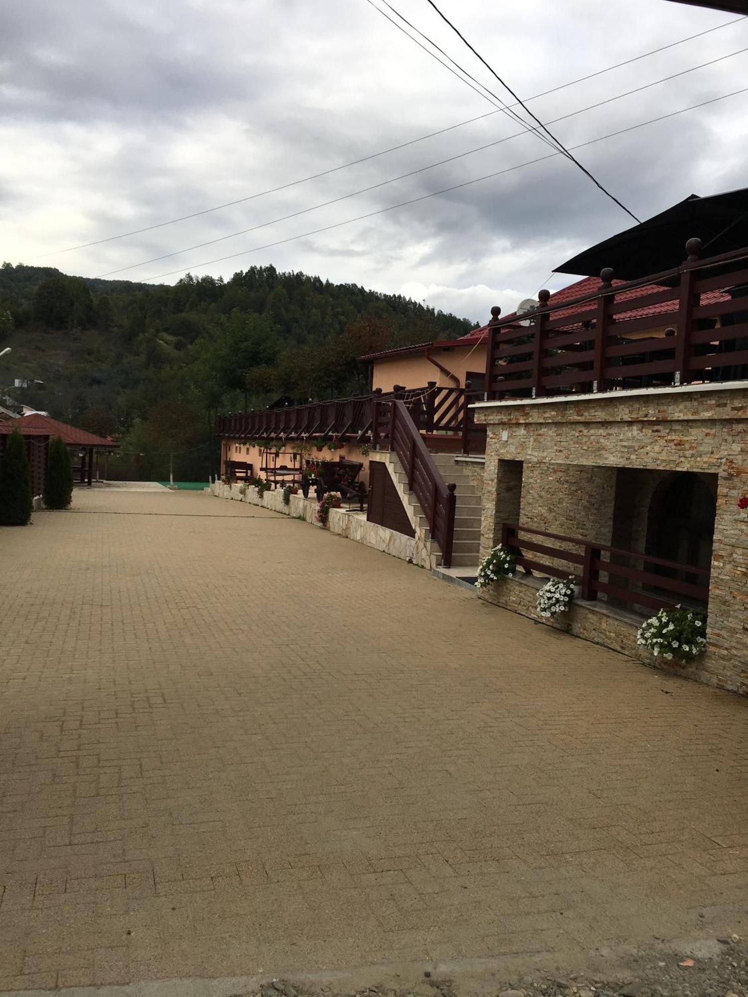 Pridvorul Haiducilor Slănic-Moldova Zewnętrze zdjęcie
