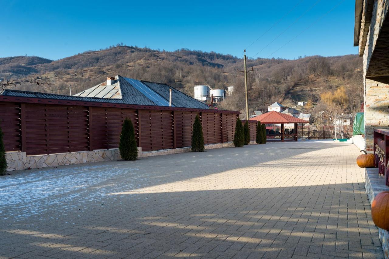 Pridvorul Haiducilor Slănic-Moldova Zewnętrze zdjęcie